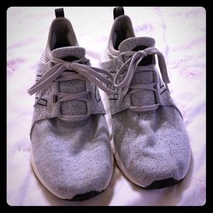 New balance tennis shoes